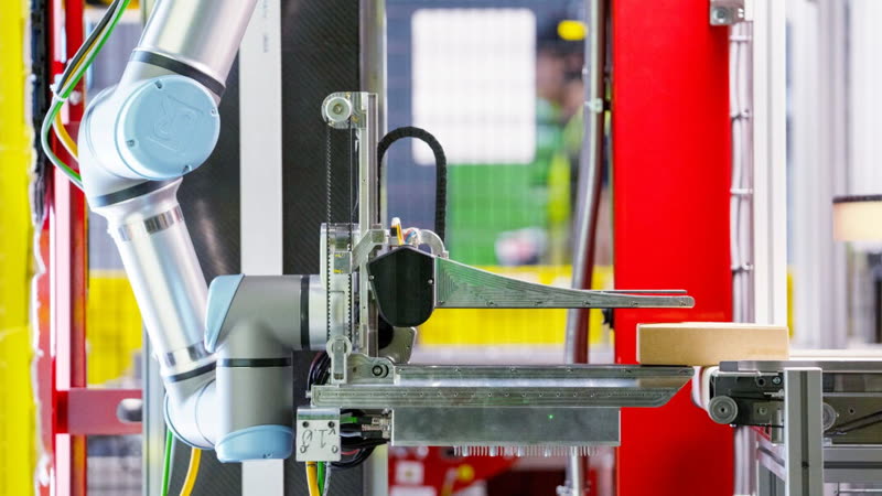 Amazon’s Vulcan robot arm with its touch-sensing gripper